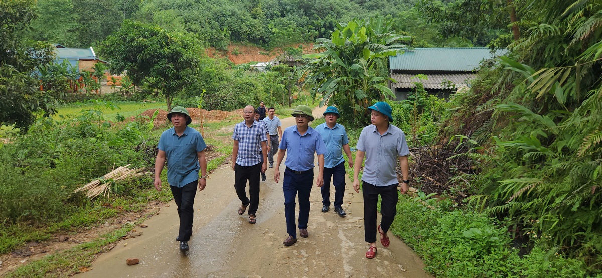 Sở Khoa học và Công nghệ tỉnh Lào Cai kiểm tra tình hình thiệt hại do ảnh hưởng hoàn lưu Bão số 10, tại xã Cảm Nhân và xã Yên Thành